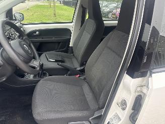 Volkswagen Up! 1.0 BLEU MOTION LICHTE SCHADE BOUWJAAR 2016  4350 EURO VAST picture 8