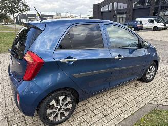 Kia Picanto 1.0 PLUSLINE NAVIGATOR LICHTE ZIJSCHADE! 2016  3999 EURO VAST picture 4