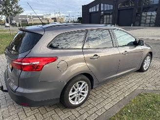 Ford Focus 1.0 TREND EDITION LICHTE SCHADE! BOUWJAAR 2015  3900 EURO picture 4