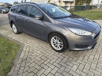 Ford Focus 1.0 TREND EDITION LICHTE SCHADE! BOUWJAAR 2015  3900 EURO picture 5