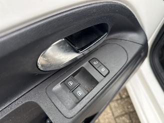 Volkswagen Up! 1.0 BLEUMOTION PARKEERSCHADE! BOUWJAAR 2016  3600 EURO VAST picture 9