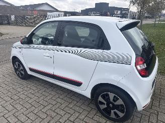 Renault Twingo 1.0SCe LICHTE RIJDBARE SCHADE! BOUWJAAR 2017 88000 KM 4250 EURO picture 2