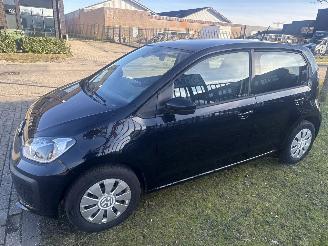 uszkodzony samochody osobowe Volkswagen Up! 1.0 UP! 58237 KM RIJDBAAR BOUWJAAR 2017  5850 EURO VAST 2017/8