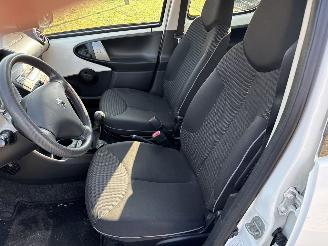 Peugeot 107 1.0 ACTIVE RIJDBAAR 104000 KM BOUWJAAR 2014 SCHERP 2200 EURO picture 8