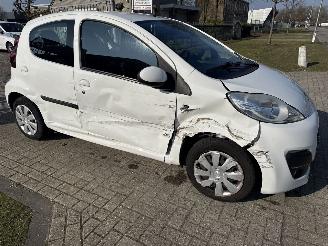 Peugeot 107 1.0 ACTIVE RIJDBAAR 104000 KM BOUWJAAR 2014 SCHERP 2200 EURO picture 5
