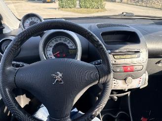 Peugeot 107 1.0 ACTIVE RIJDBAAR 104000 KM BOUWJAAR 2014 SCHERP 2200 EURO picture 9