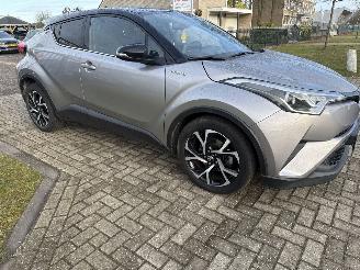 uszkodzony samochody osobowe Toyota C-HR 1.8 HYBRID ADVENTURE RIJDBARE ZIJSCHADE! 2017  10950 EURO VAST 2017/9