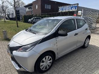damaged passenger cars Toyota Aygo 1.0 VVT-iX-FUN LICHTE SCHADE! BOUWJAAR 2017 122000KM 4999 EURO 2017/11