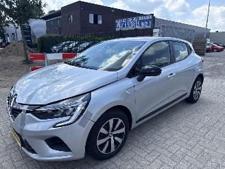Schadeauto Renault Clio 1.0 90 EQUILIBRE BOUWJAAR 2023  67945 KM VASTE PRIJS 8900 EURO 2023/4