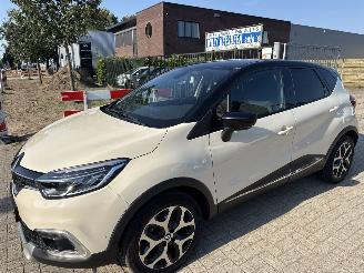 Vaurioauto  passenger cars Renault Captur 0.9 INTENS LICHTE SCHADE! BOUWJAAR 2017 2e EIGENAAR 6200 EURO 2017/11