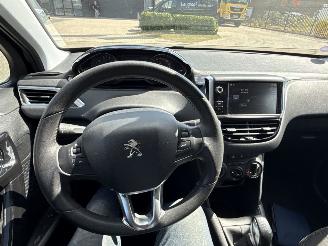 Peugeot 208 1.2 PURETECH STYLE LICHTE SCHADE! 99065 NAP 2015  2850 EURO picture 12