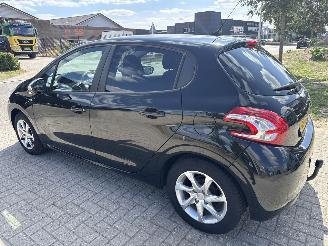 Peugeot 208 1.2 PURETECH STYLE LICHTE SCHADE! 99065 NAP 2015  2850 EURO picture 3