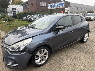 uszkodzony samochody osobowe Renault Clio 1.2 NIGHT&DAY RIJDBAAR BOUWJAAR 2016 139753 KM  3500 EURO VAST 2016/11