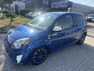skadebil auto Renault Twingo 1.2-16V COLLECTION GEBRUIKERSPOREN! BOUWJAAR 2011 999 EURO 2011/1
