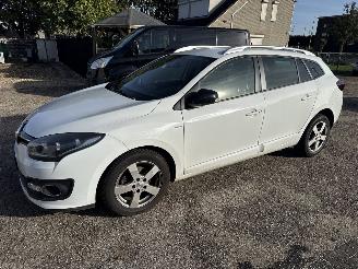 krockskadad bil auto Renault Mégane 1.2 TCe LIMITED ESTATE BOUWJAAR 2016 175437 KM  2200 EURO 2016/4