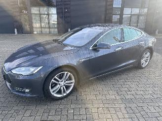 Damaged car Tesla Model S 85 S ZEER MOOIE AUTO WAT SPUITWERK! BOUWJAAR 2015 15750 EURO 2015/2