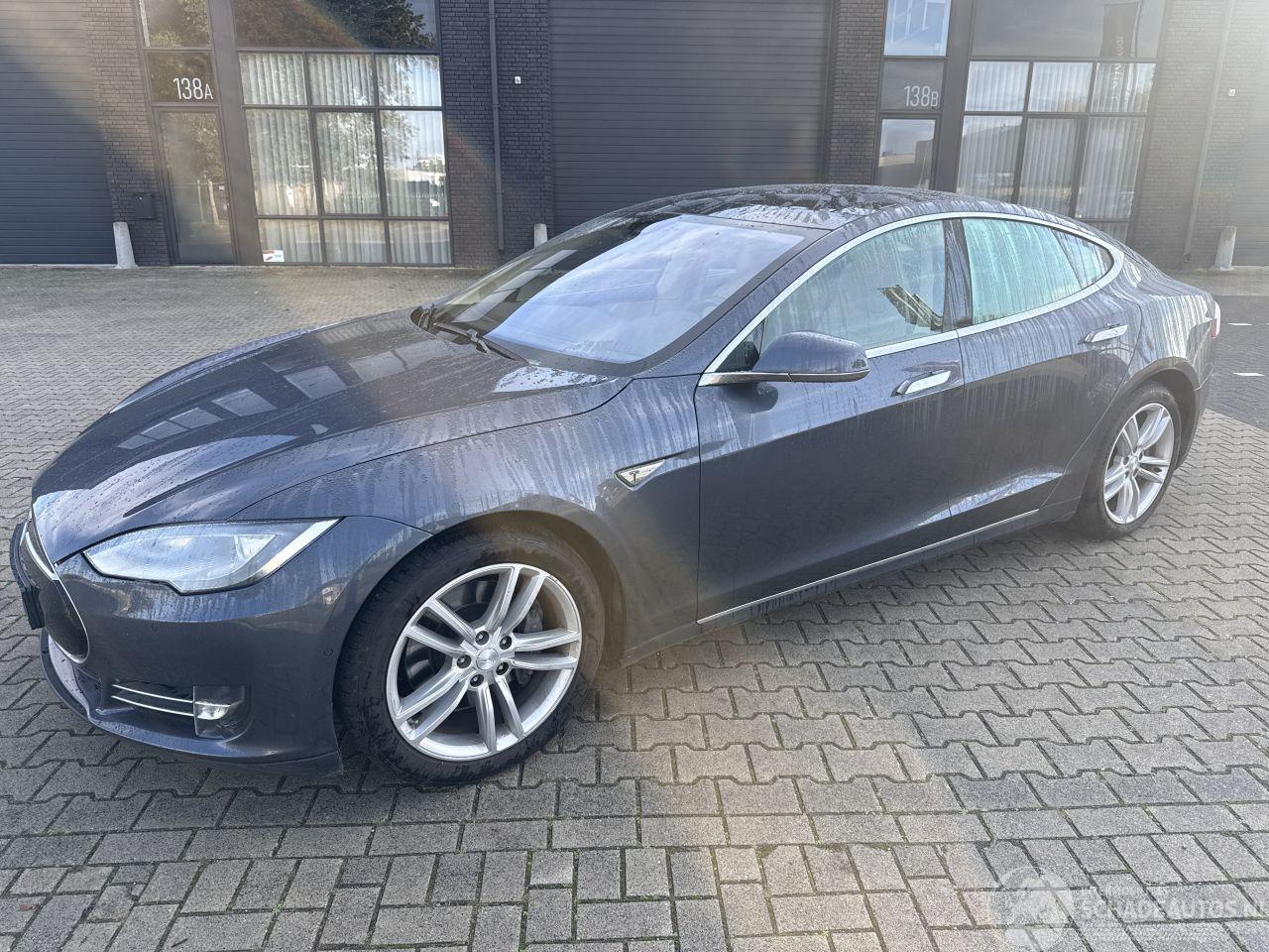 Tesla Model S 85 S ZEER MOOIE AUTO WAT SPUITWERK! BOUWJAAR 2015 15750 EURO
