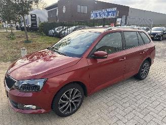 Schadeauto Skoda Fabia 1.2 TSi EDITION COMBI LICHTE SCHADE! BOUWJAAR 2016 3850 EURO 2016/2