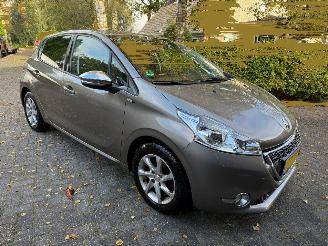 Schadeauto Peugeot 208 1.2 Style 5DRS NAVI AIRCO 2015/1
