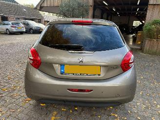 Peugeot 208 1.2 Style 5DRS NAVI AIRCO picture 6