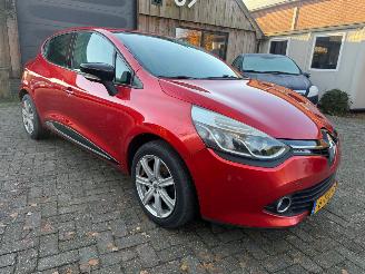 krockskadad bil auto Renault Clio 0.9 TCE AIRCO NAVI NL AUTO 2014/1