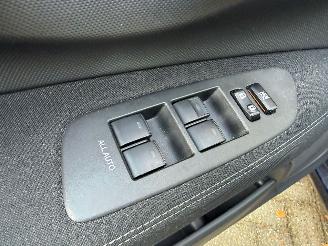 Toyota Auris 1.8 FULL HYBRID KM NAP NL AUTO picture 17