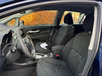 Toyota Auris 1.8 FULL HYBRID KM NAP NL AUTO picture 18