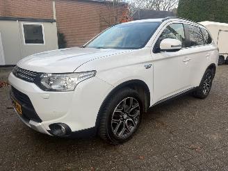 Schadeauto Mitsubishi Outlander 2.0 PHEV EXECUTIVE X LINE PLUGIN 2014/11