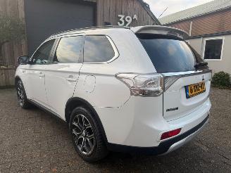 Unfallwagen Mitsubishi Outlander 2.0 PHEV EXECUTIVE X LINE PLUGIN 2014/11