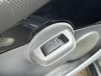 Toyota Aygo 1.0 5DRS AIRCO NL AUTO picture 19