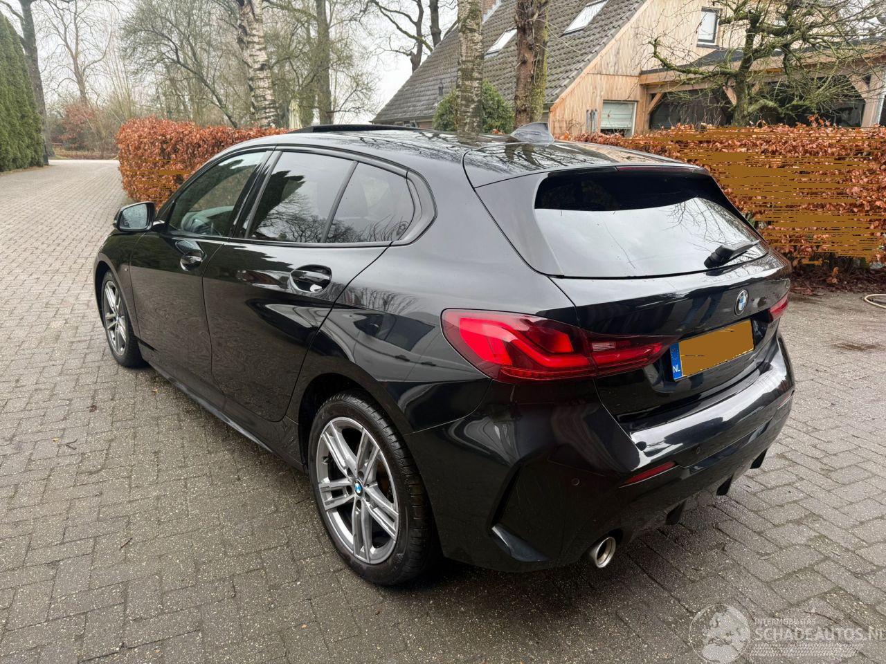 BMW 1-serie 116I M AUT PANO VOLL OPTIES