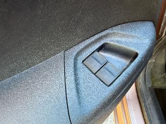 Peugeot 108 1.0 E-VTI 5DRS AIRCO picture 17