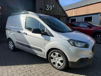 krockskadad bil bedrijf Ford Transit Courier Van COURIER 1.5TDCI NAP AIRCO PDC 2022/12
