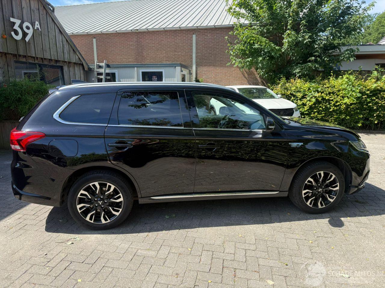 Mitsubishi Outlander 2.0PHEV  PLUGIN PREMIUM LUXE UITVOERING