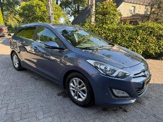 Schadeauto Hyundai I-30 1.6GDI AIRCO NAVI PDC 2013/1
