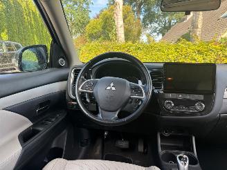 Mitsubishi Outlander 2.0 PHEV INSTYLE + LEER PANO picture 19