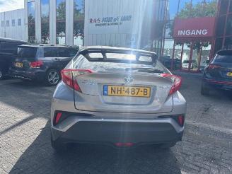 Salvage car Toyota C-HR C-HR (X1,X5), SUV, 2016 1.8 16V Hybrid 2017/2
