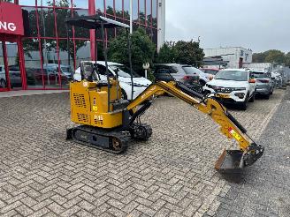 krockskadad bil machine Overige  Mini graver AGT H15 2023/1