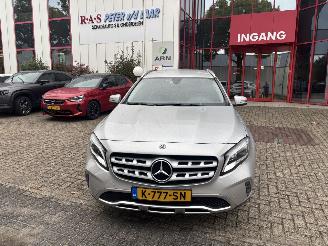 Voiture accidenté Mercedes GLA 180 PREMIUM PLUS 2017/1
