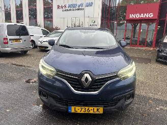 Vaurioauto  passenger cars Renault Kadjar 1.2 TCE LIFE 2017/4