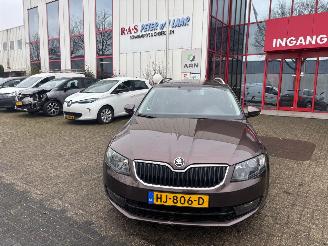 uszkodzony samochody osobowe Skoda Octavia 1.2 TSI GRT STY. BNS 2015/11