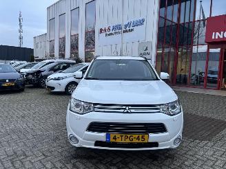 Coche accidentado Mitsubishi Outlander 2.0 PHEV INSTYLE+ 2014/4