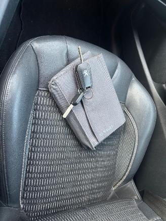 Peugeot 208 1.6 VTI ALLURE picture 12