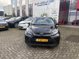 uszkodzony samochody osobowe Toyota Aygo 1.0 VVT-I MT play Aygo X 2024/1