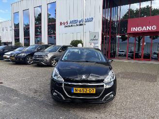 krockskadad bil auto Peugeot 208 1.2 PT ALLURE 2019/1