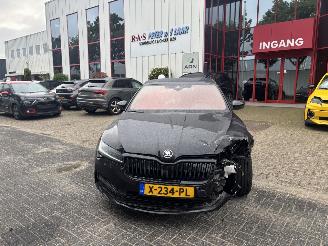 uszkodzony samochody osobowe Skoda Superb 1.5 TSI ACT SPORTLINE BUSINESS DSG 2024/2