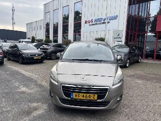 krockskadad bil auto Peugeot 5008 1.2 PURET. STYLE 5P. 2016/1