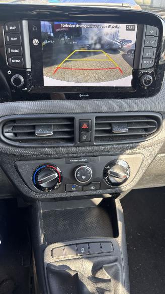 Hyundai I-10 1.0i blue comfort smart 5p 49kW picture 16