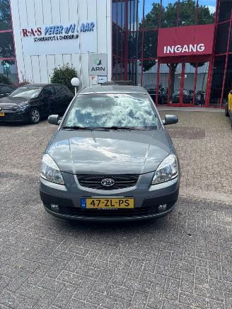 skadebil auto Kia Rio  2008/3