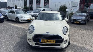 Schadeauto Mini Cooper 1.5 COOPER BUSINESS 2016/2